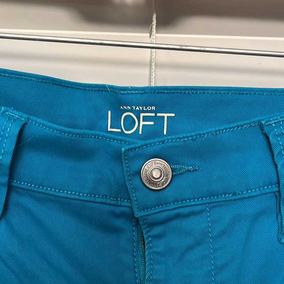 Gorgeous color Loft pants - Picture 3 of 6
